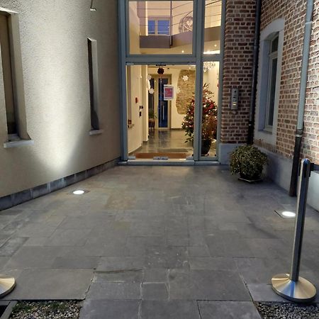 La Chambre Et Le Studio Du Chateau Du Golf De Bernalmont Lieja Exterior foto