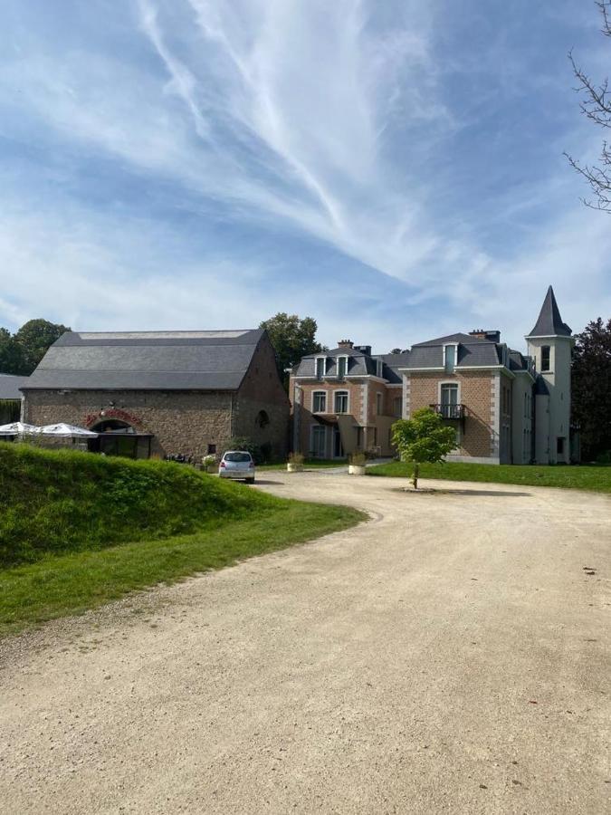 La Chambre Et Le Studio Du Chateau Du Golf De Bernalmont Lieja Exterior foto