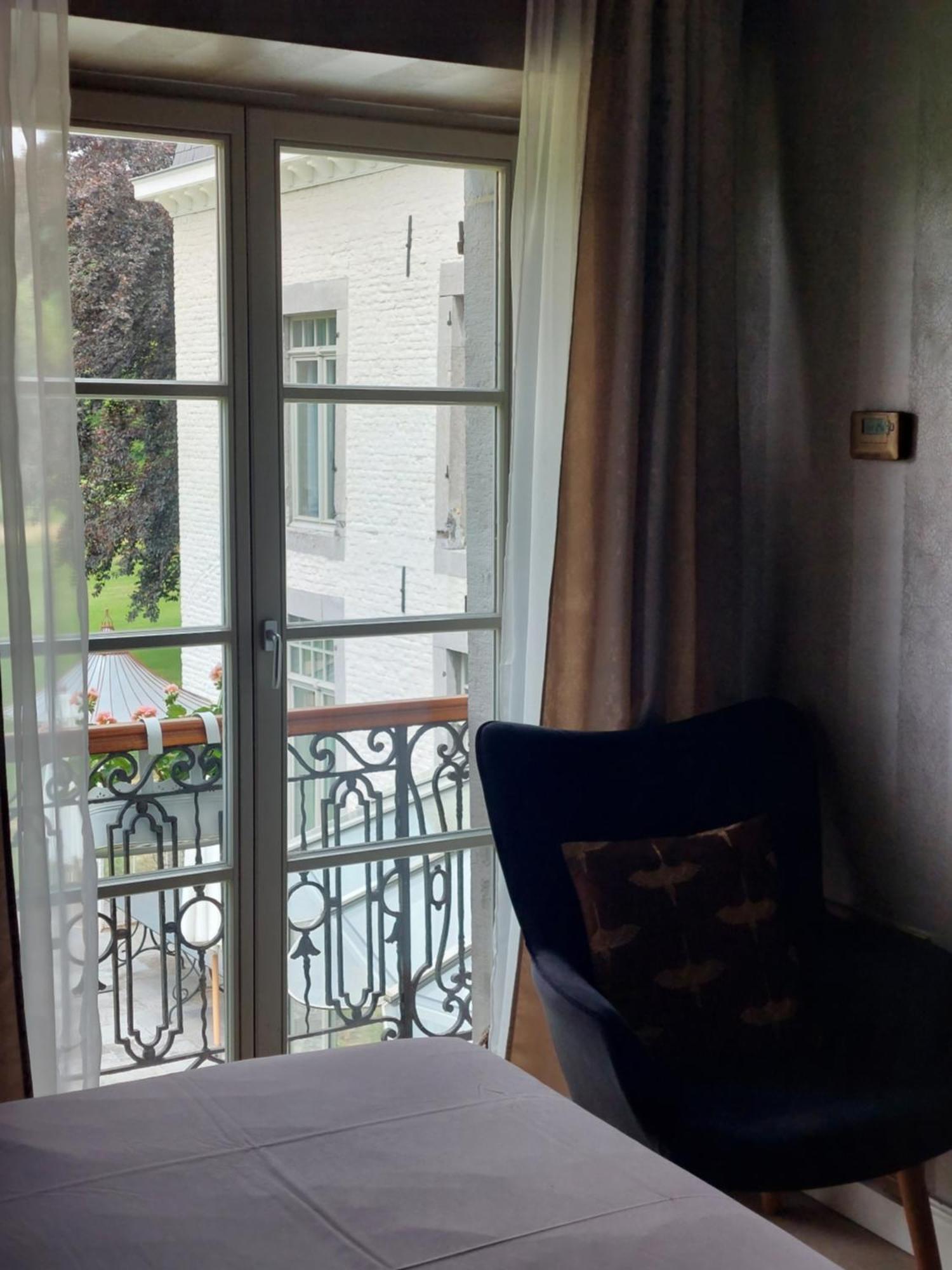 La Chambre Et Le Studio Du Chateau Du Golf De Bernalmont Lieja Habitación foto